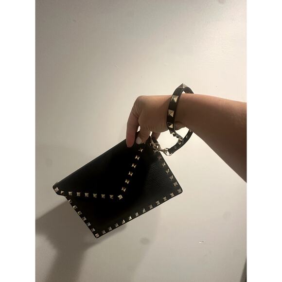 Valentino Garavani Rockstud V-Flap Leather Wristlet EUC Box,receipt + inclusions - Picture 11 of 12